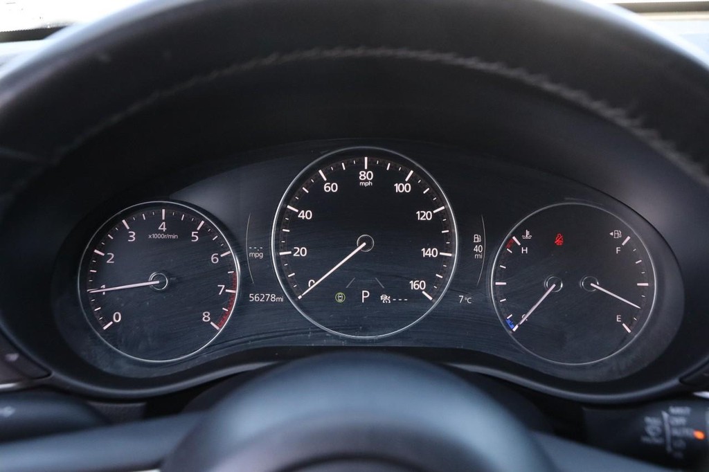 Mazda CX-30 Vehicle Full-screen Gallery Image 14