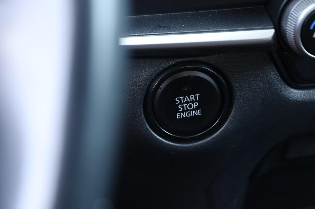 Mazda CX-30 Vehicle Full-screen Gallery Image 18