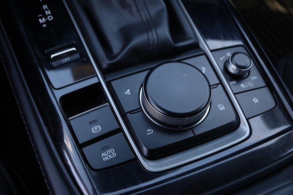 Mazda CX-30 Vehicle Full-screen Gallery Image 19