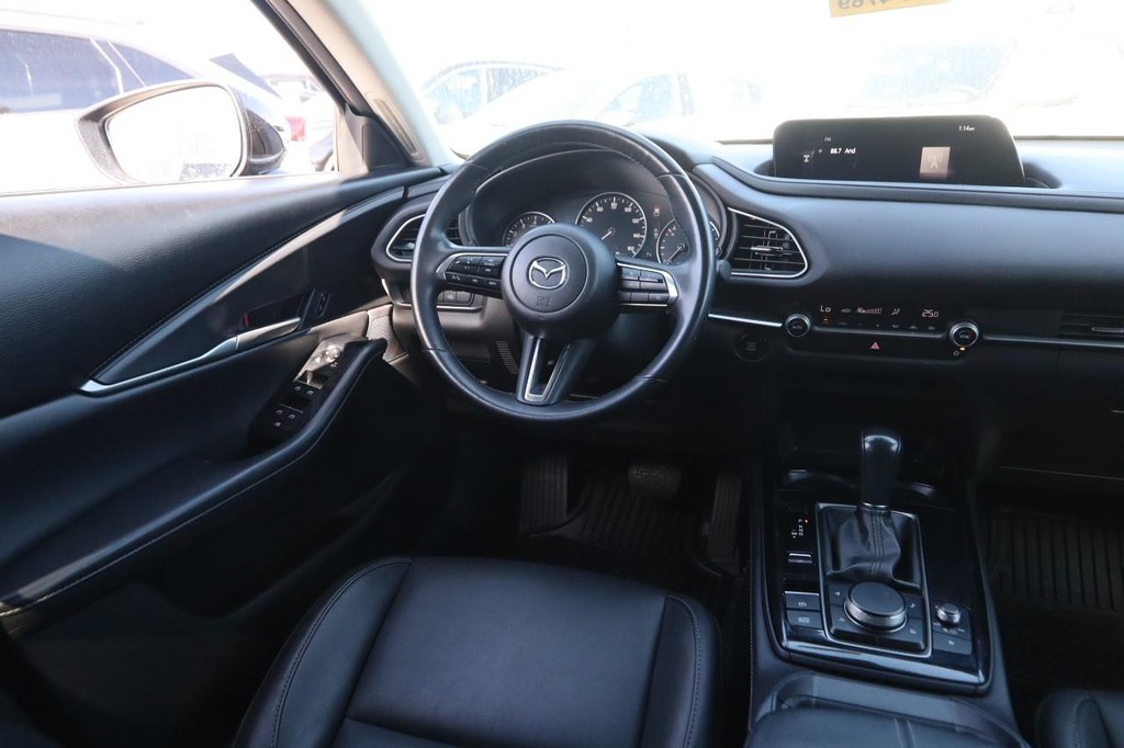 Mazda CX-30 Vehicle Full-screen Gallery Image 22