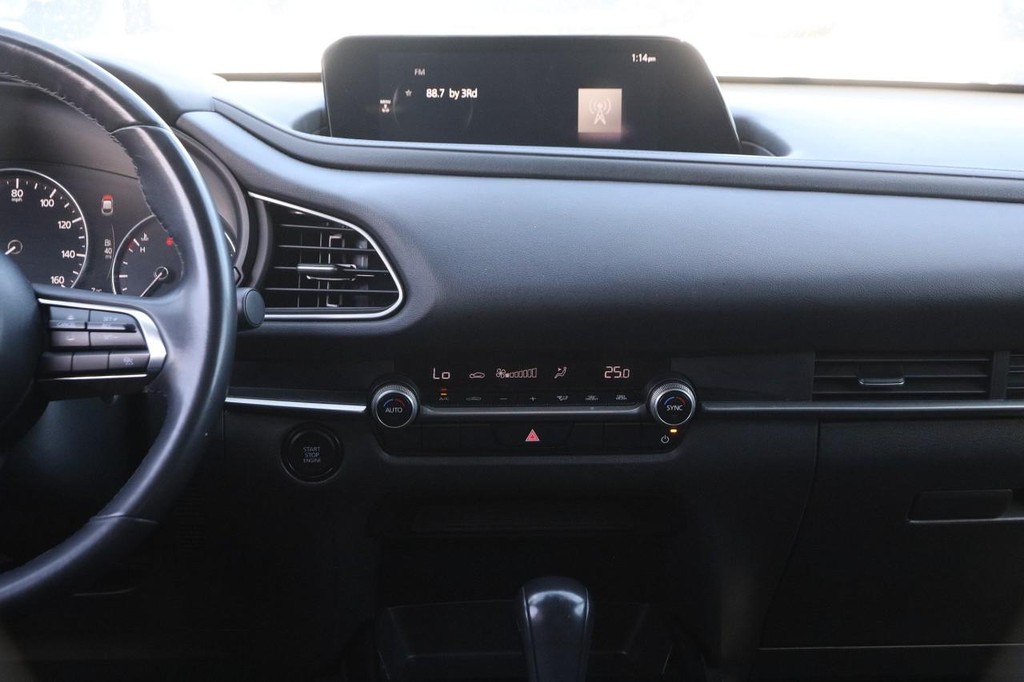 Mazda CX-30 Vehicle Full-screen Gallery Image 24