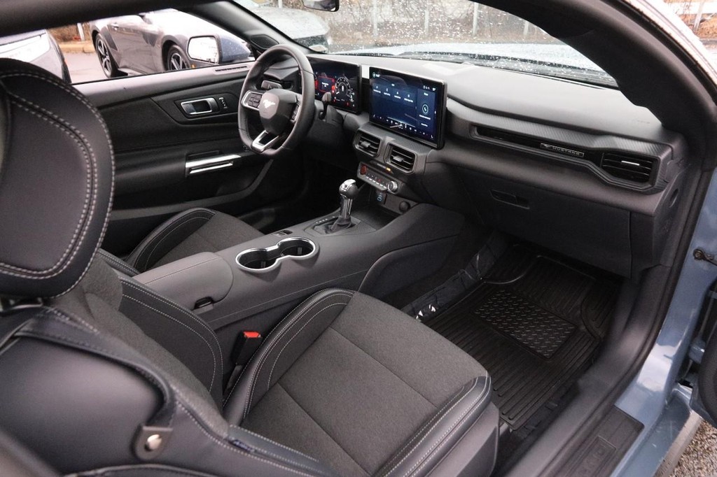 Ford Mustang Vehicle Image 22