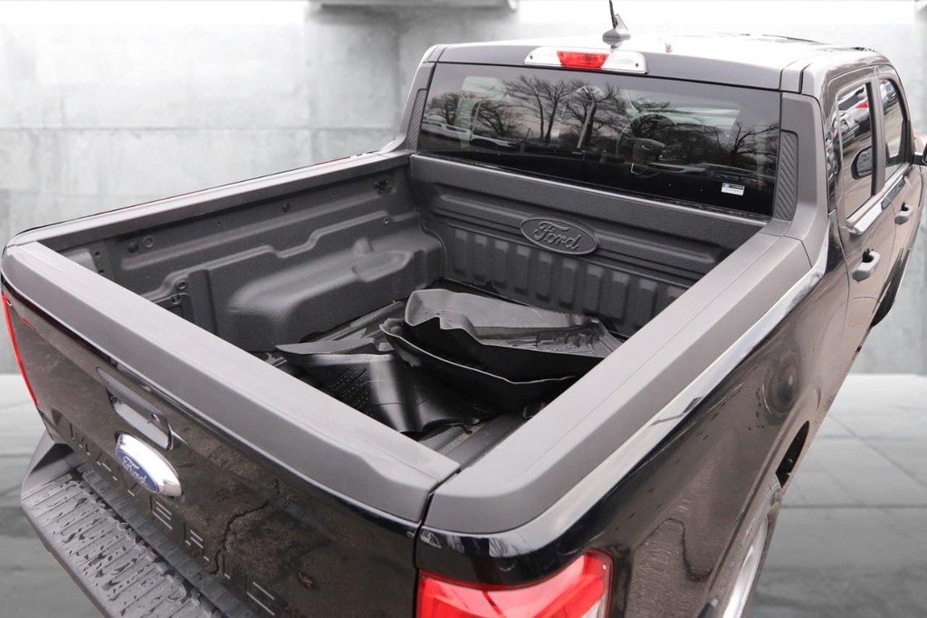 Ford Maverick Vehicle Image 07