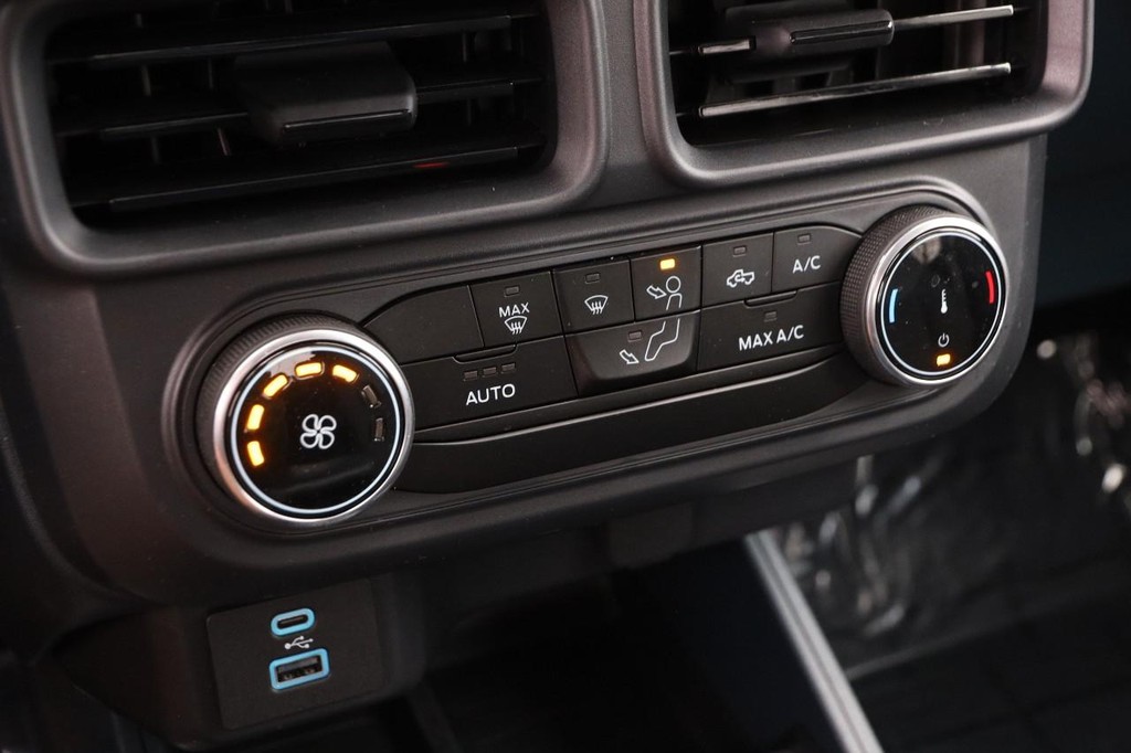 Ford Maverick Vehicle Image 16