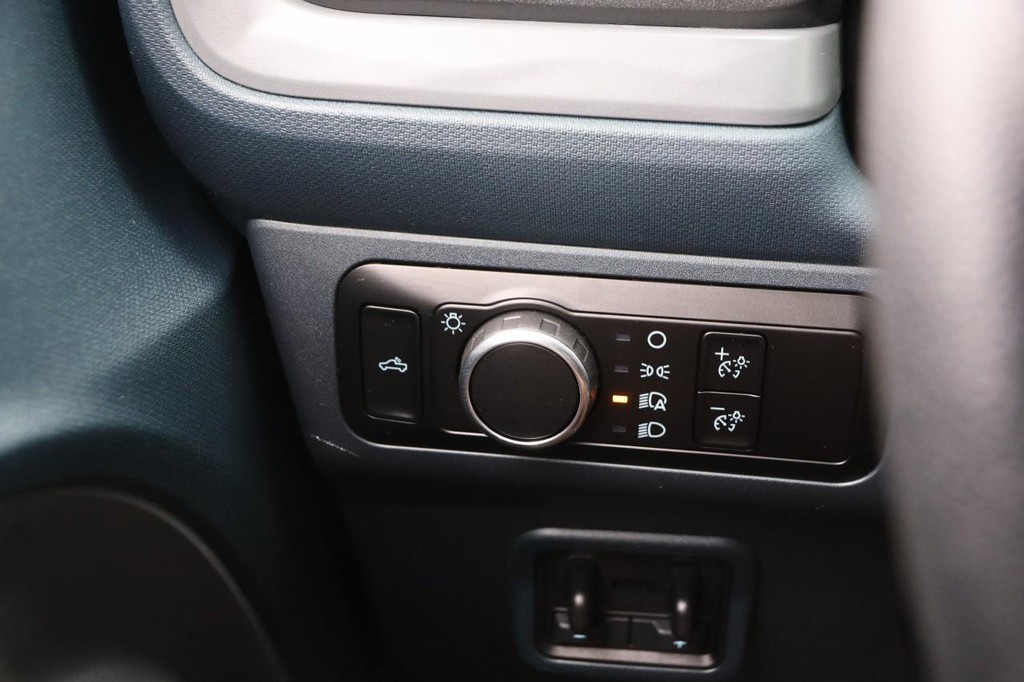 Ford Maverick Vehicle Image 17