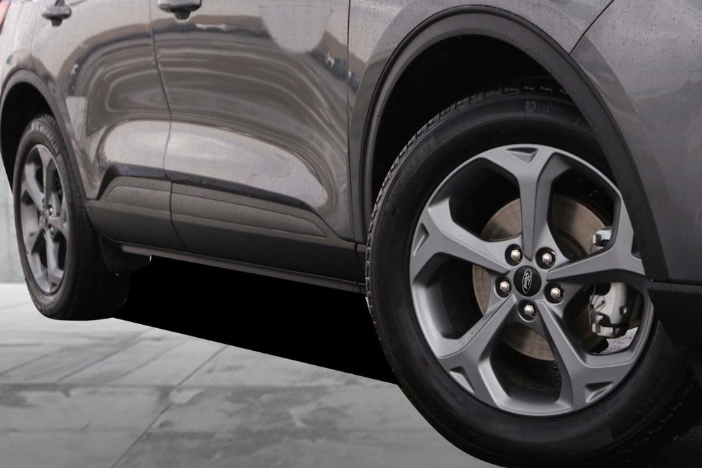 Ford Escape Vehicle Full-screen Gallery Image 3