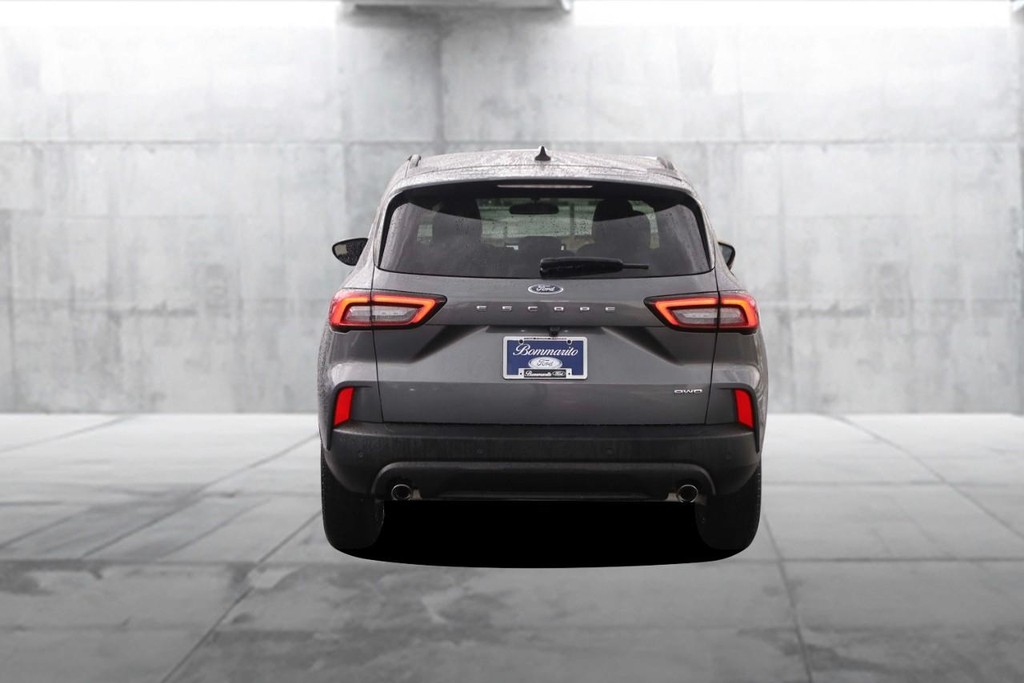 Ford Escape Vehicle Full-screen Gallery Image 6