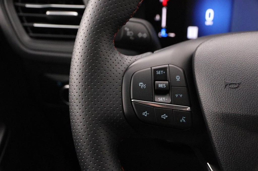 Ford Escape Vehicle Full-screen Gallery Image 11