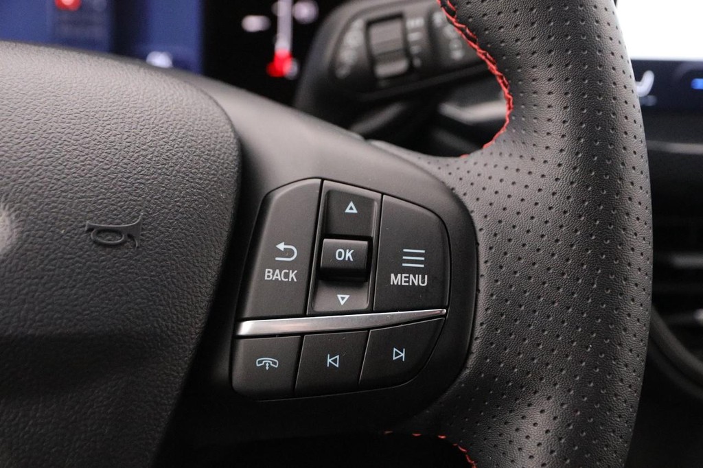 Ford Escape Vehicle Full-screen Gallery Image 12