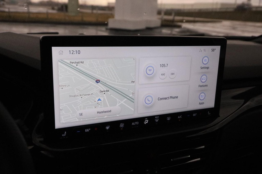 Ford Escape Vehicle Full-screen Gallery Image 15