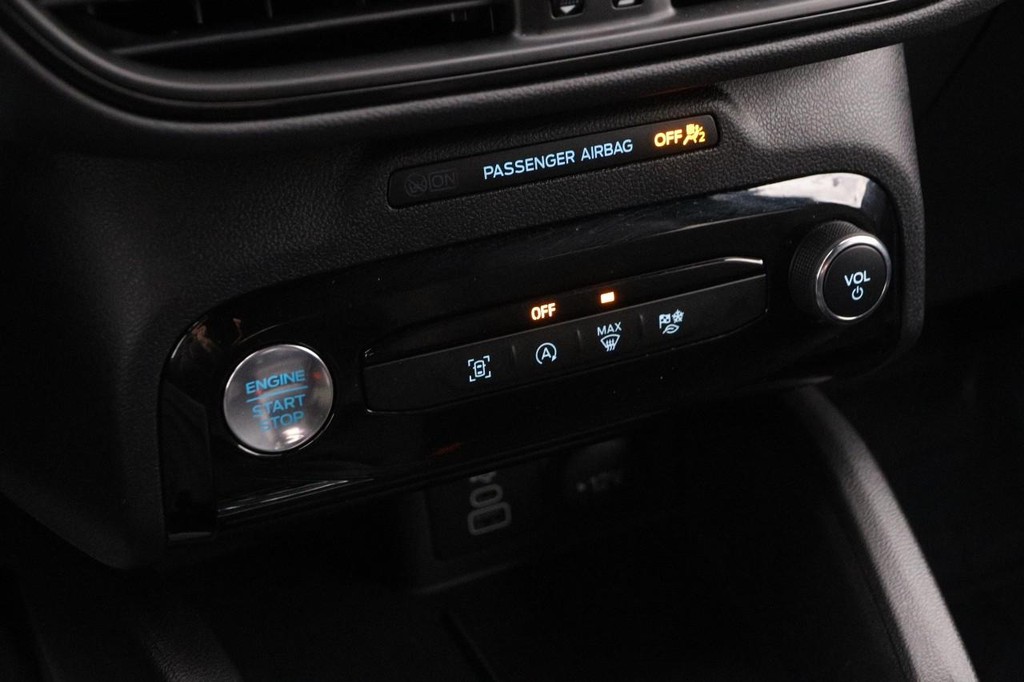 Ford Escape Vehicle Full-screen Gallery Image 17