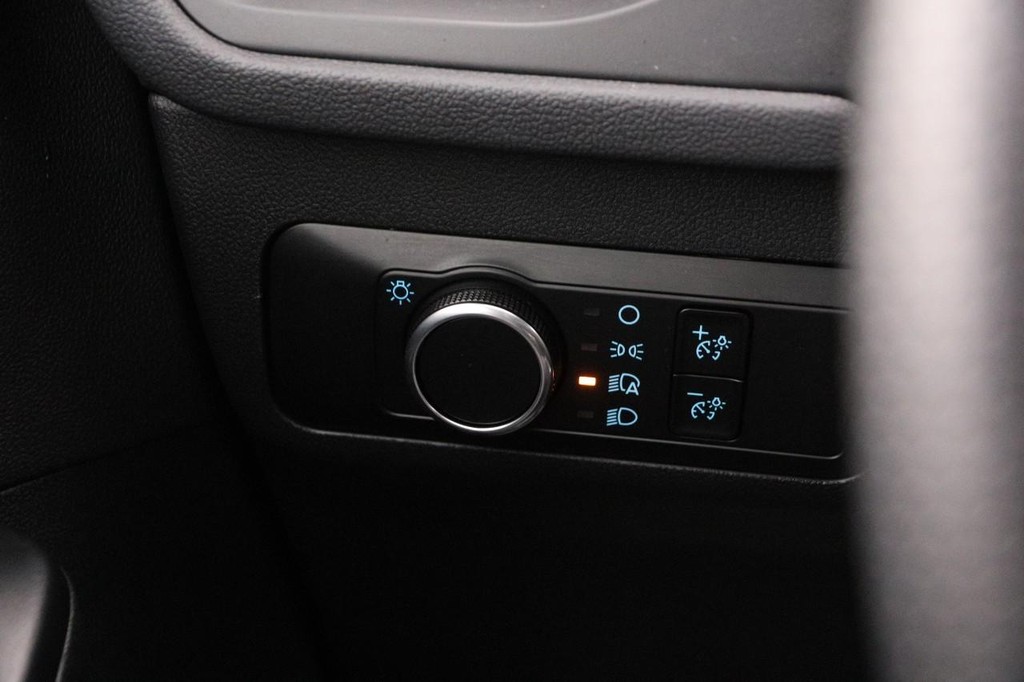 Ford Escape Vehicle Full-screen Gallery Image 18