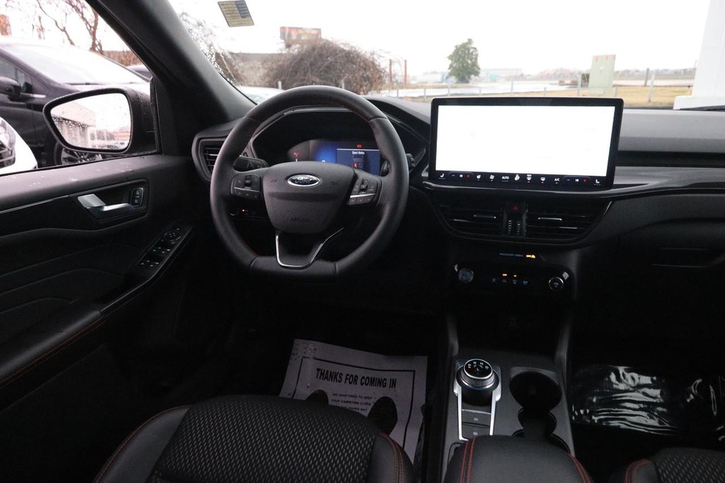 Ford Escape Vehicle Full-screen Gallery Image 20