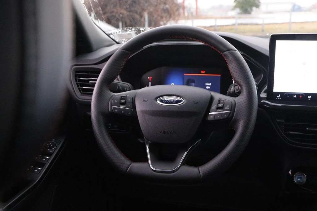 Ford Escape Vehicle Full-screen Gallery Image 21