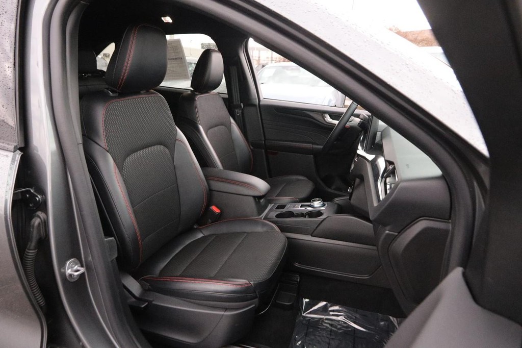 Ford Escape Vehicle Full-screen Gallery Image 24