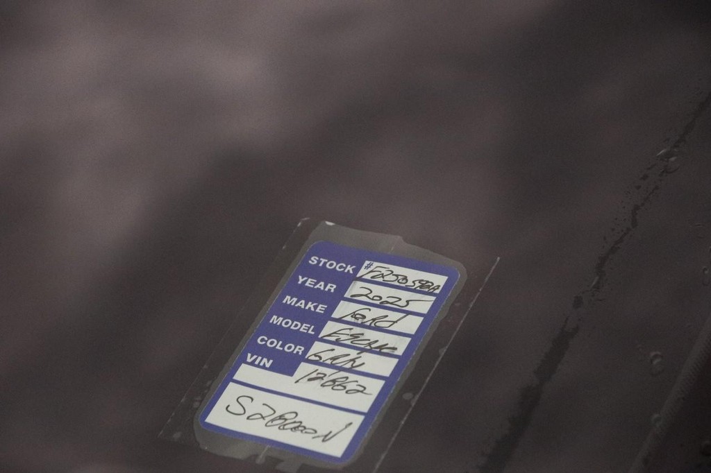 Ford Escape Vehicle Full-screen Gallery Image 26