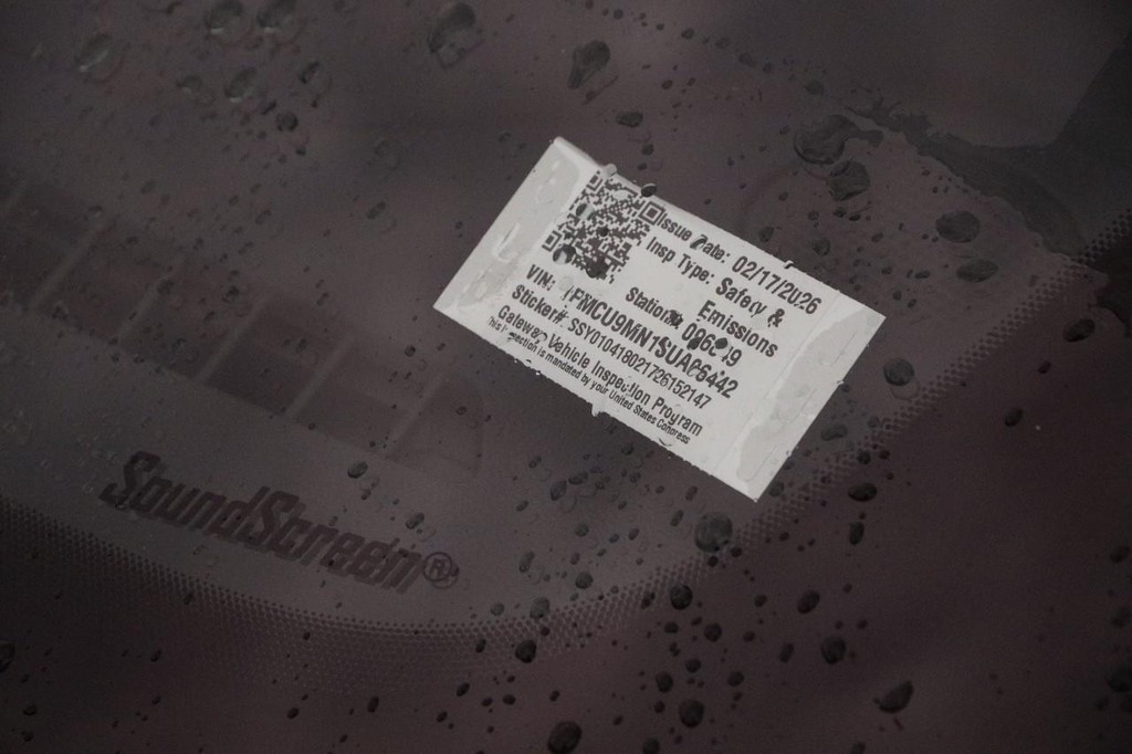 Ford Escape Vehicle Full-screen Gallery Image 27