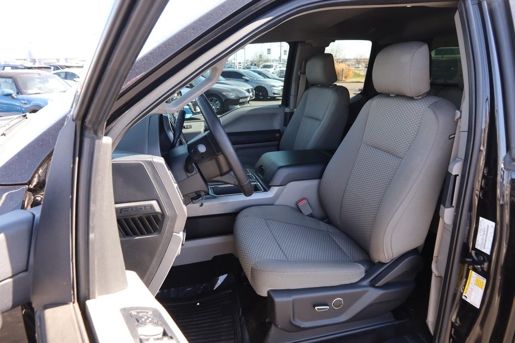 Ford F-150 Vehicle Full-screen Gallery Image 7