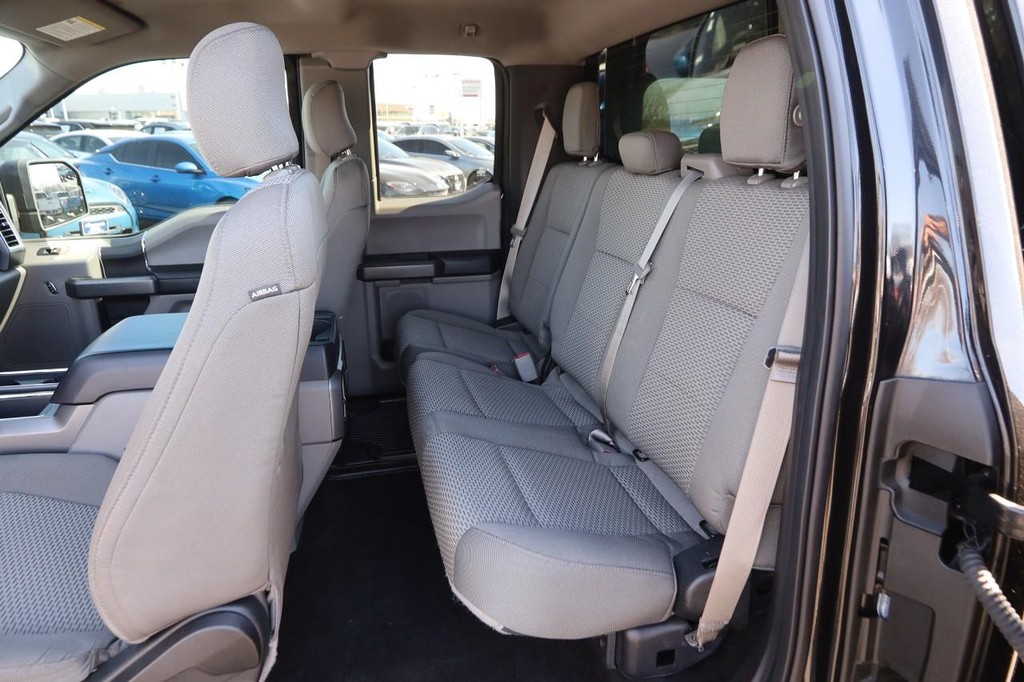 Ford F-150 Vehicle Full-screen Gallery Image 8