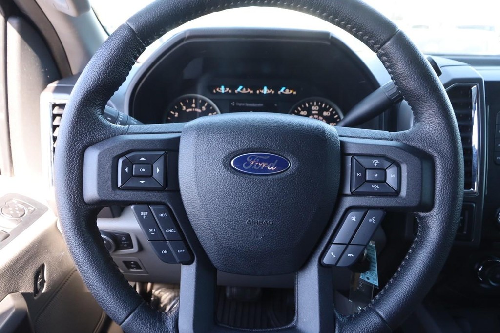 Ford F-150 Vehicle Full-screen Gallery Image 9