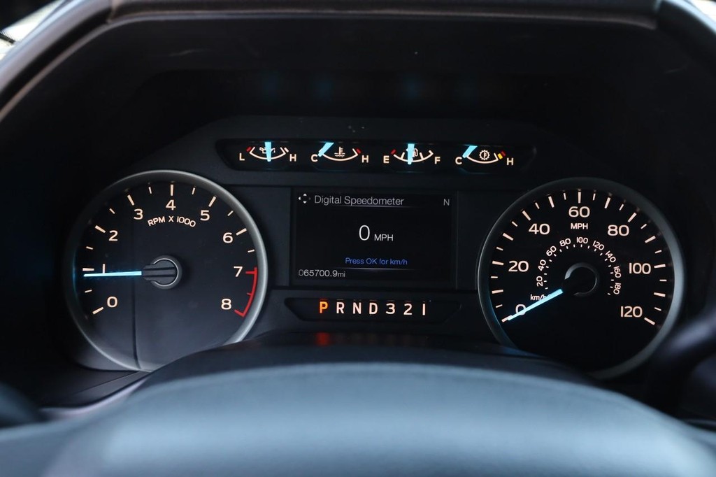 Ford F-150 Vehicle Full-screen Gallery Image 12