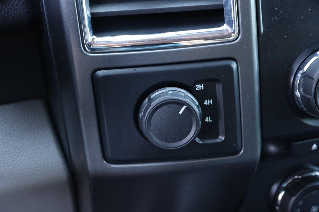 Ford F-150 Vehicle Full-screen Gallery Image 13