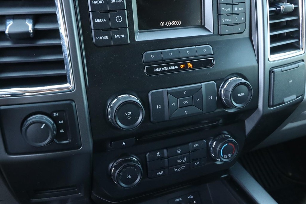 Ford F-150 Vehicle Full-screen Gallery Image 16