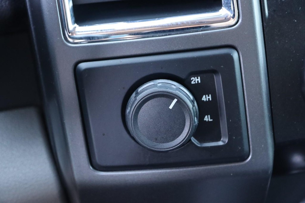 Ford F-150 Vehicle Full-screen Gallery Image 18