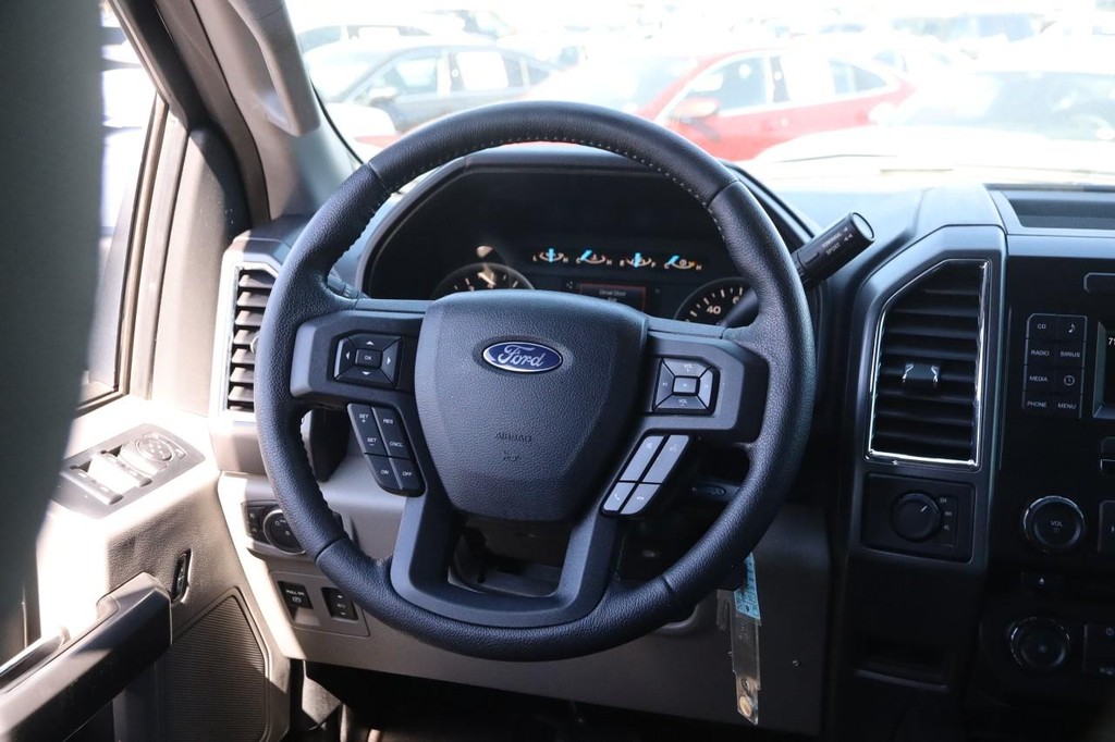 Ford F-150 Vehicle Full-screen Gallery Image 21