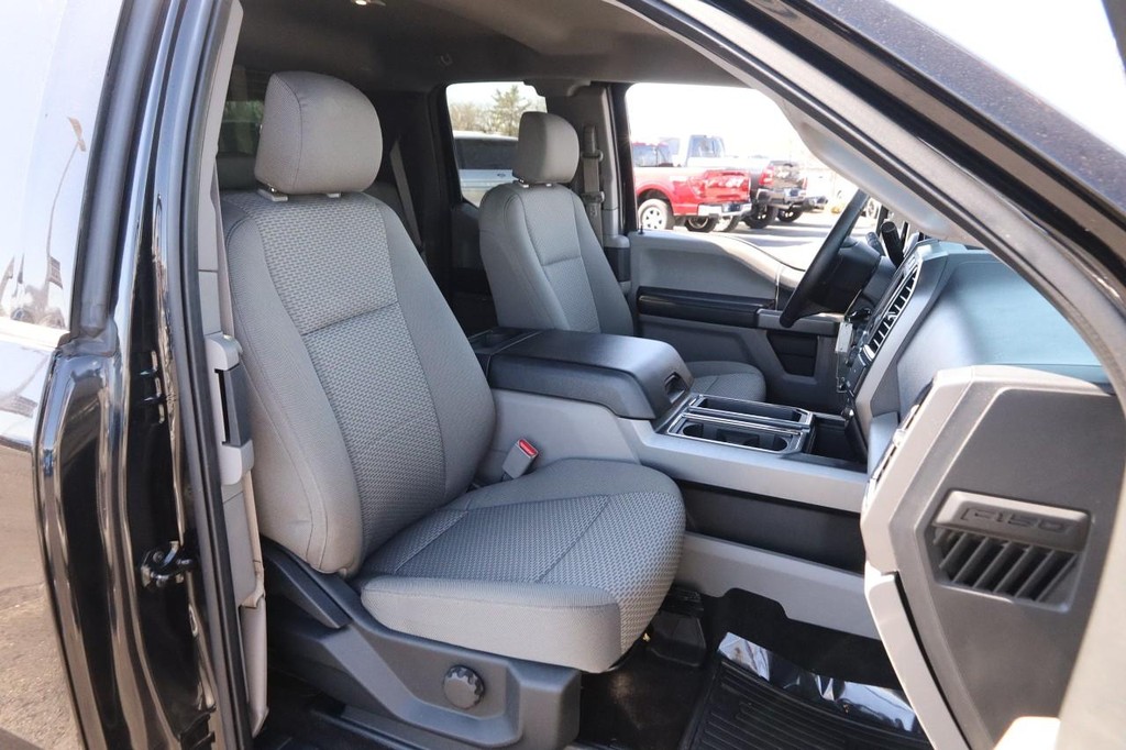 Ford F-150 Vehicle Full-screen Gallery Image 24