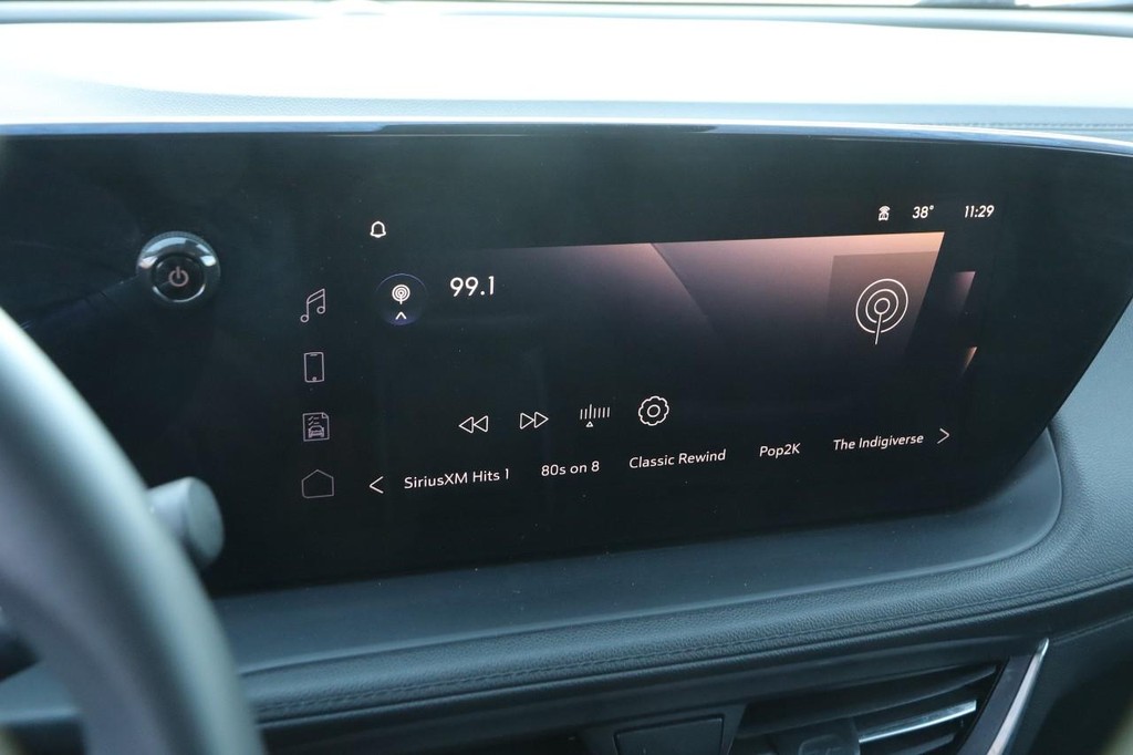Buick Encore GX Vehicle Full-screen Gallery Image 14