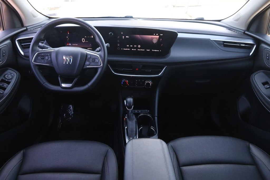 Buick Encore GX Vehicle Full-screen Gallery Image 18