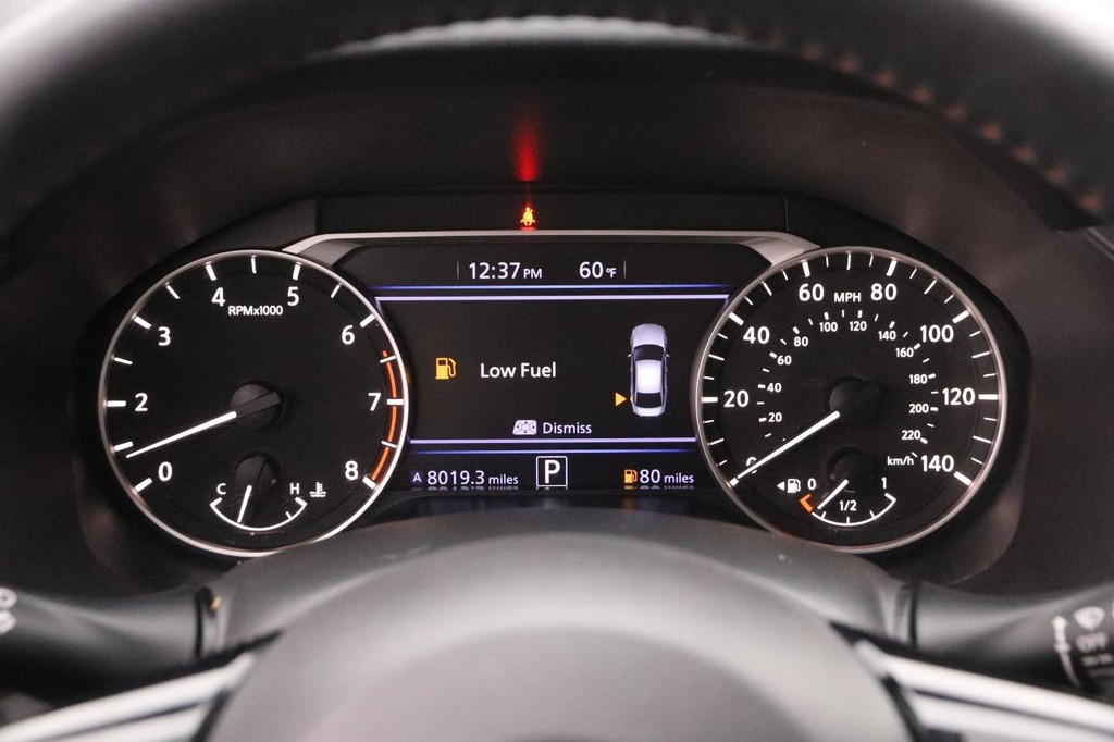 Nissan Altima Vehicle Full-screen Gallery Image 13