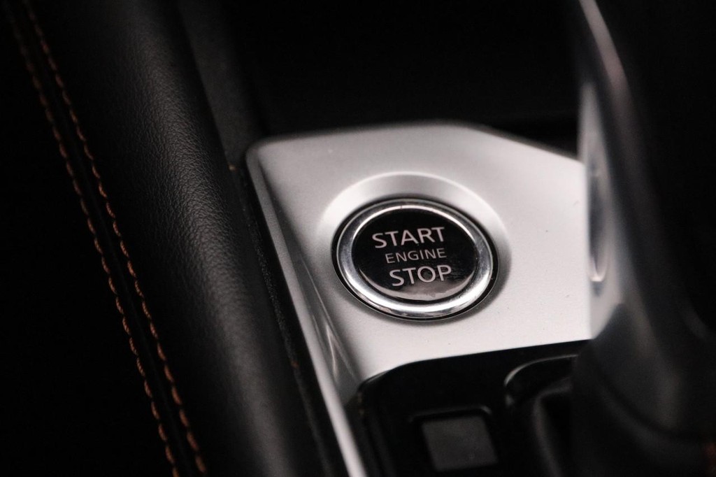 Nissan Altima Vehicle Full-screen Gallery Image 14