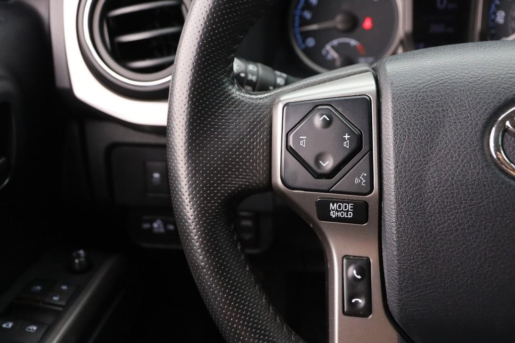 Toyota Tacoma 4WD Vehicle Image 11