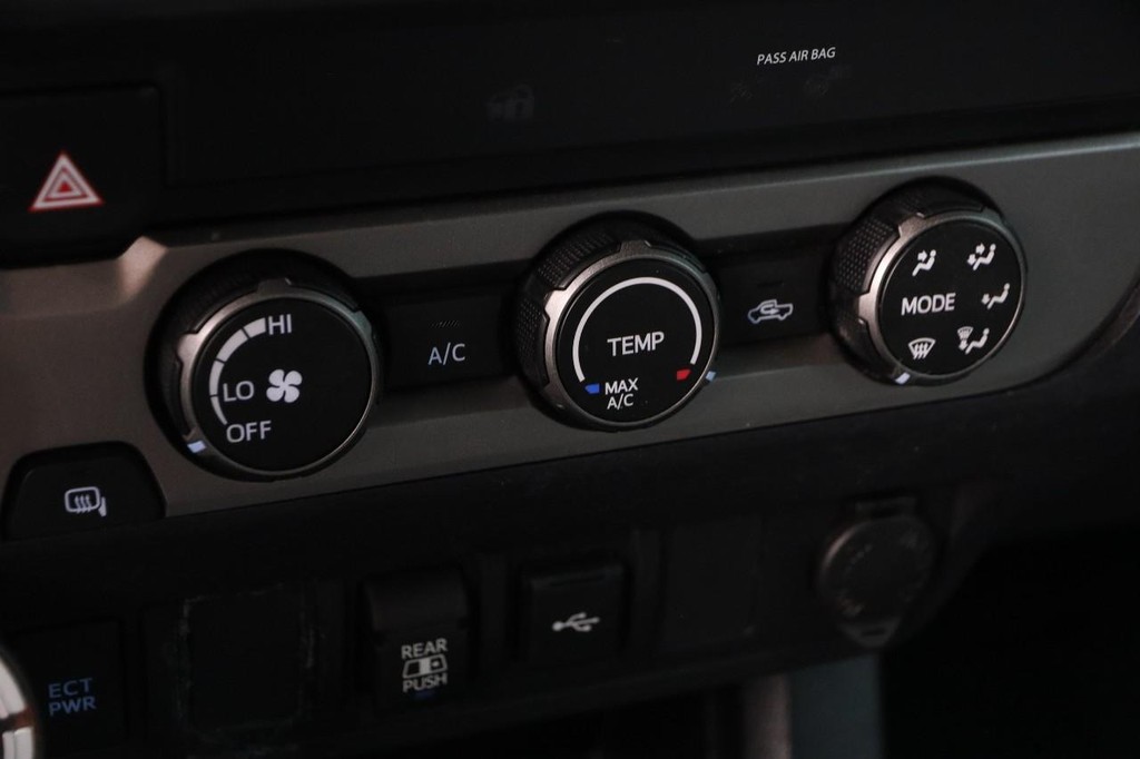 Toyota Tacoma 4WD Vehicle Image 17