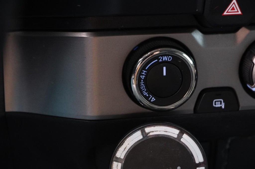 Toyota Tacoma 4WD Vehicle Image 18