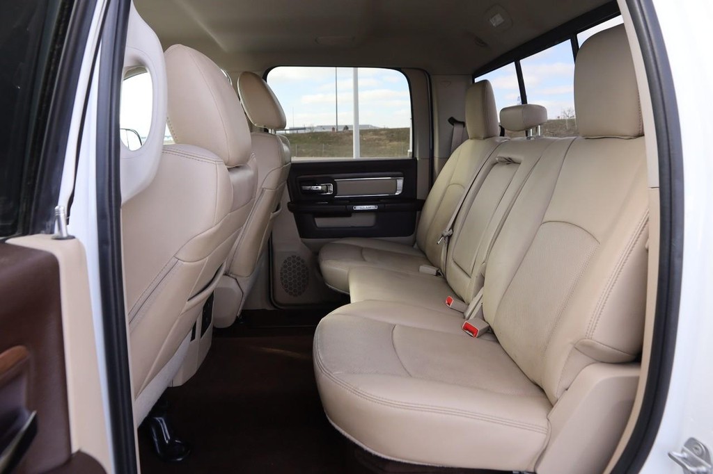 Ram 2500 Vehicle Full-screen Gallery Image 10