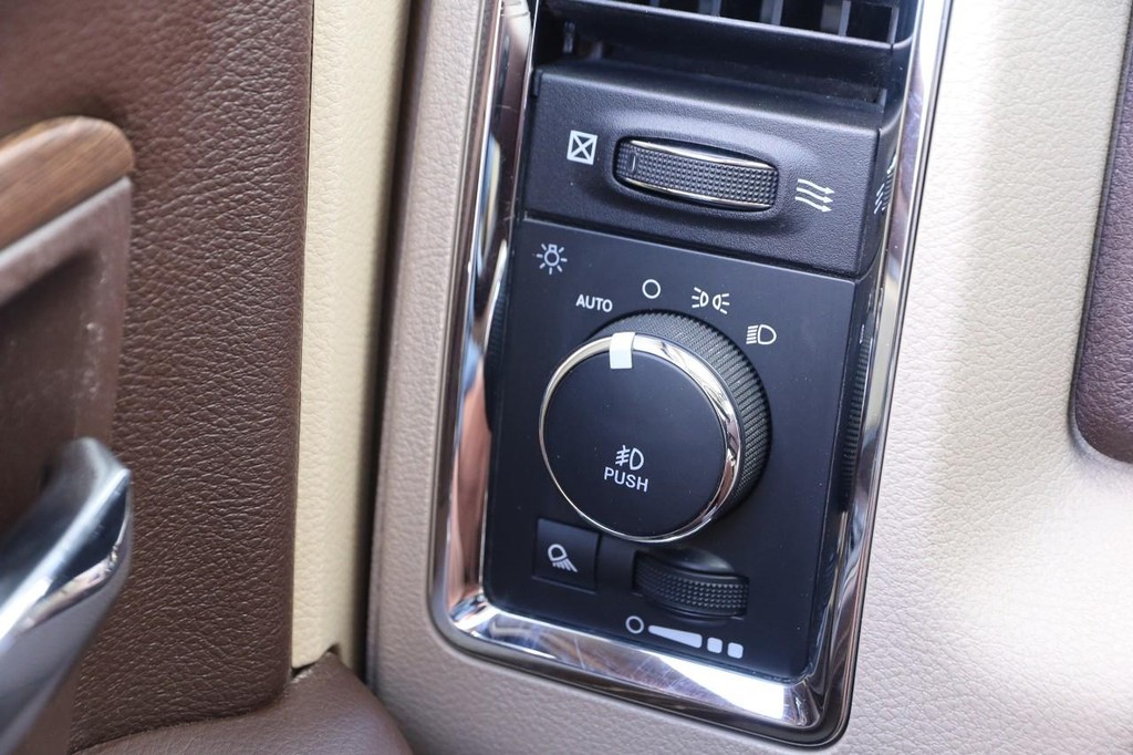 Ram 2500 Vehicle Full-screen Gallery Image 19