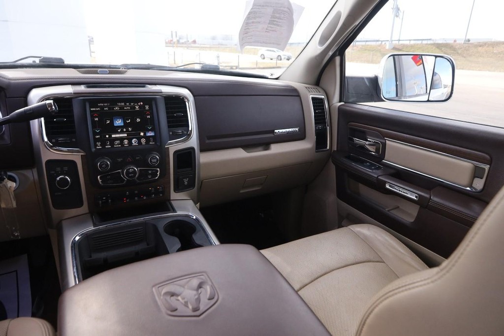 Ram 2500 Vehicle Full-screen Gallery Image 24