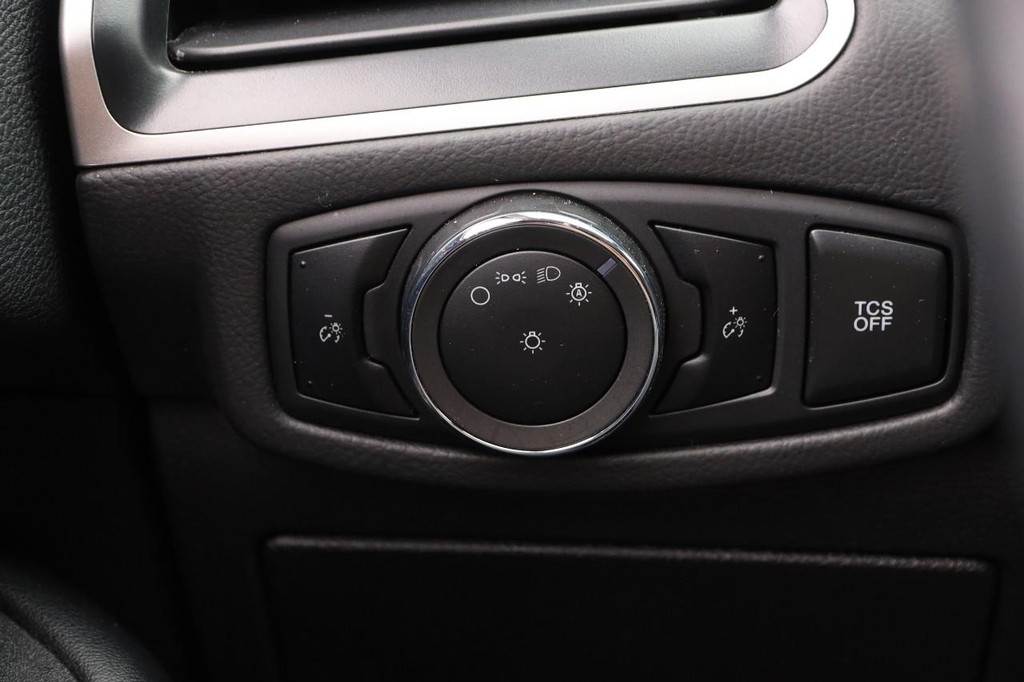 Ford Edge Vehicle Image 19