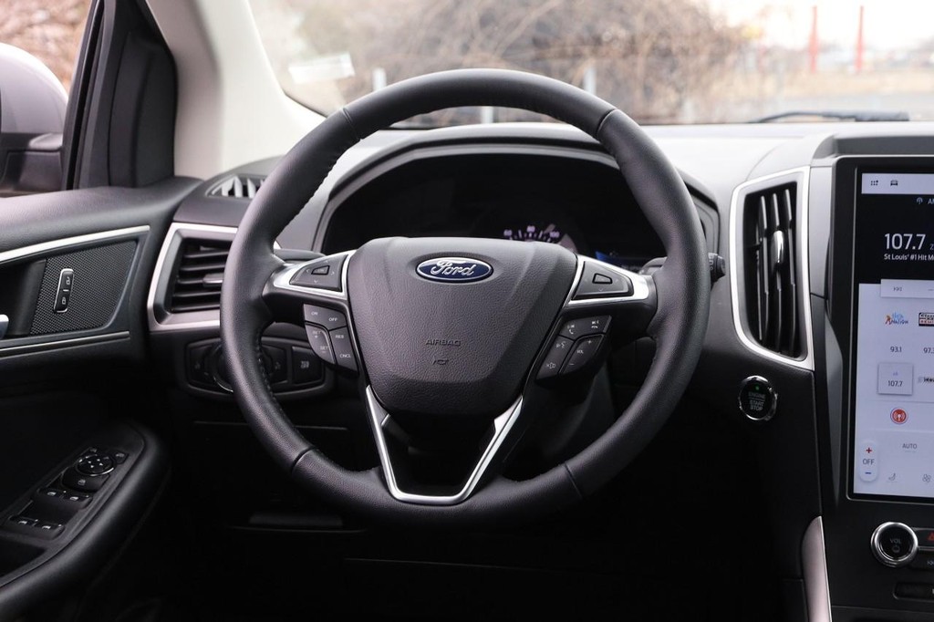 Ford Edge Vehicle Image 22