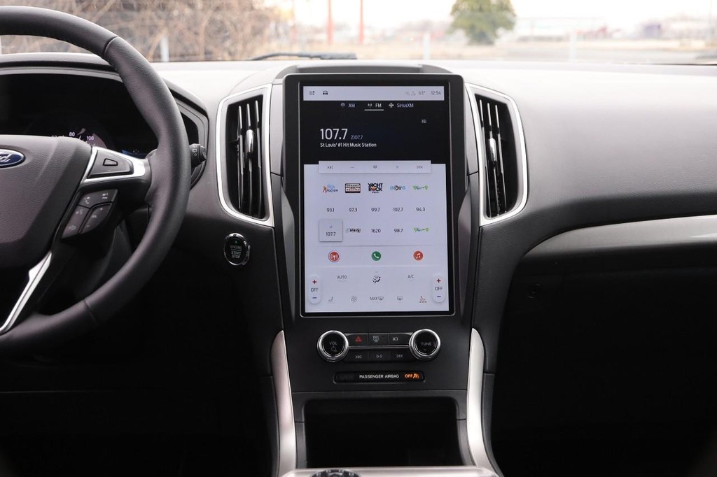 Ford Edge Vehicle Image 23