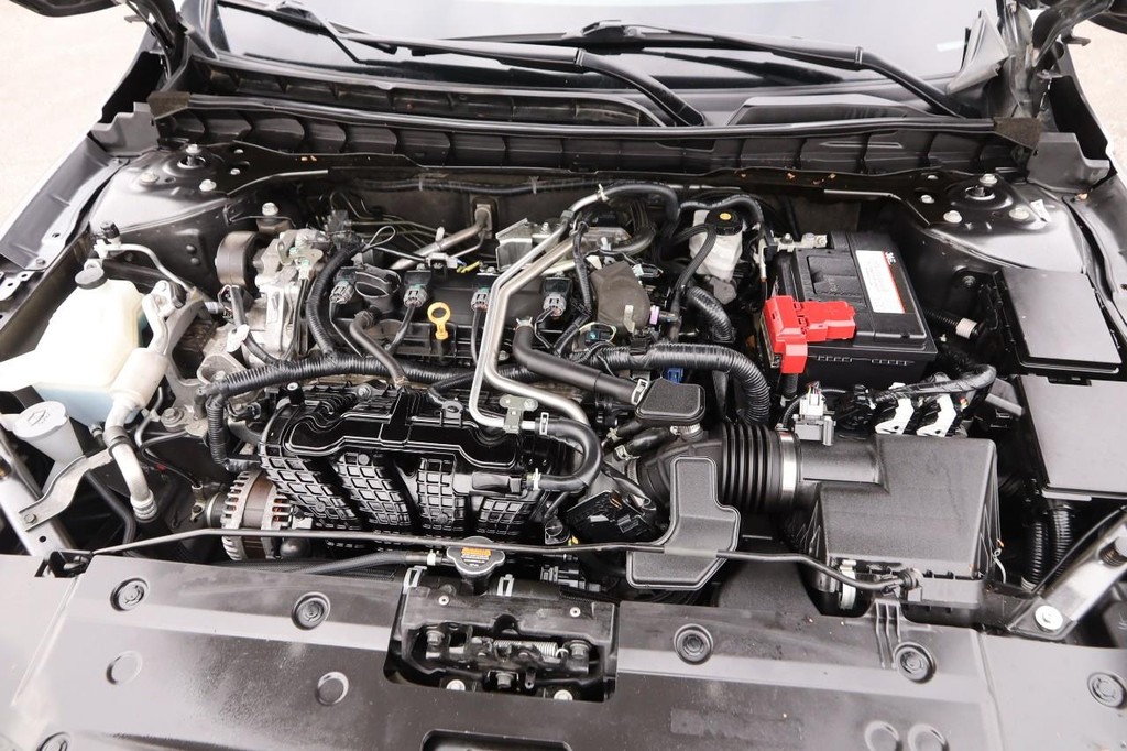 Nissan Altima Vehicle Full-screen Gallery Image 26