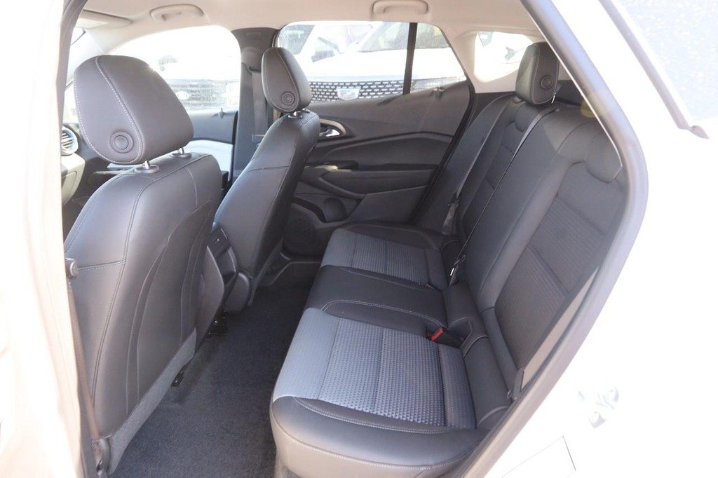 Chevrolet Trax Vehicle Full-screen Gallery Image 9