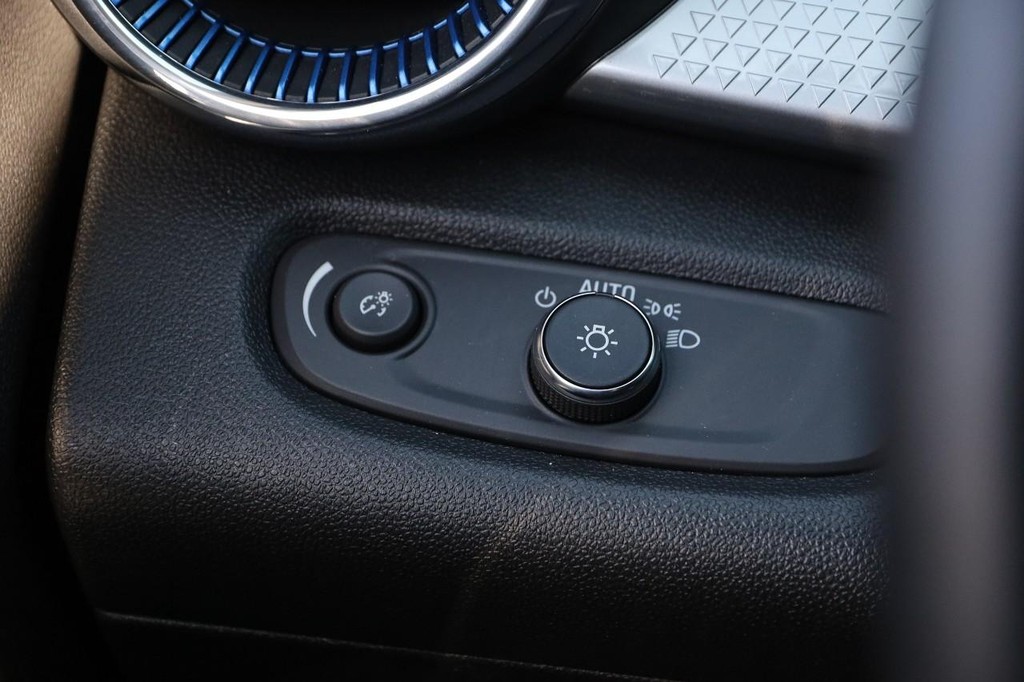 Chevrolet Trax Vehicle Full-screen Gallery Image 19