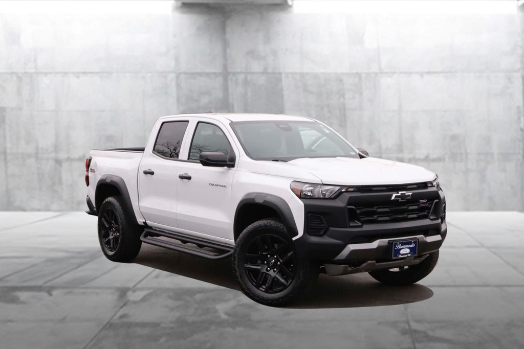 Chevrolet Colorado Vehicle Full-screen Gallery Image 02