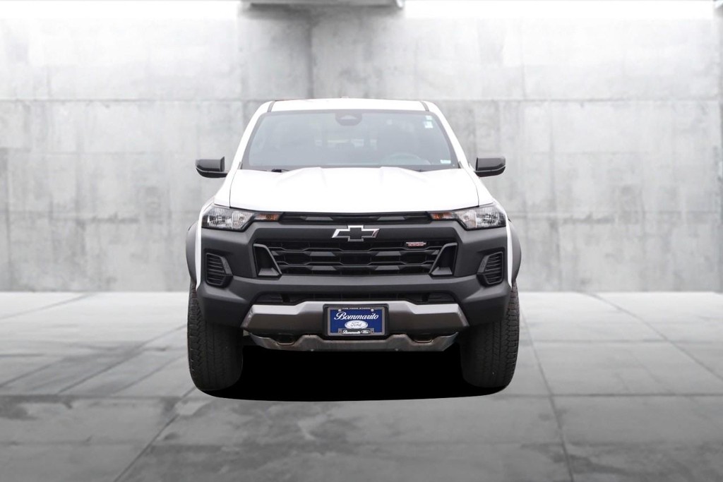 Chevrolet Colorado Vehicle Full-screen Gallery Image 04