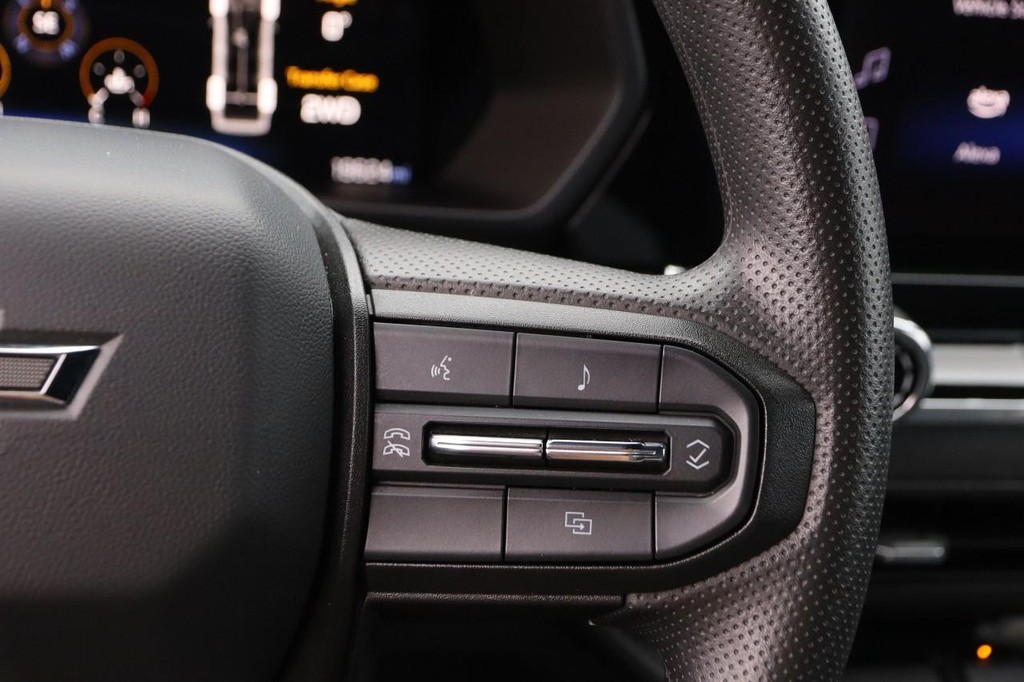 Chevrolet Colorado Vehicle Full-screen Gallery Image 12