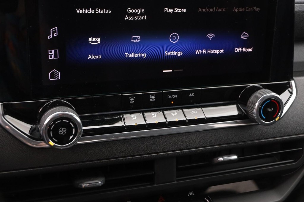 Chevrolet Colorado Vehicle Full-screen Gallery Image 16